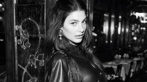 Camila Morrone es la nueva musa latina de Chanel .